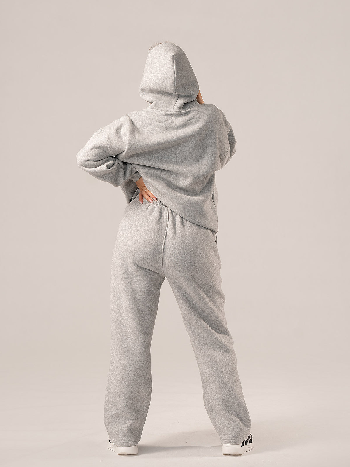 Tepláková souprava s rovnými nohavicemi - šedá